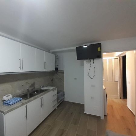 Lovely 1-Bedroom Apartment In Саранде Екстериор снимка