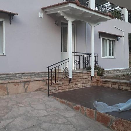 Lovely 1-Bedroom Apartment In Саранде Екстериор снимка